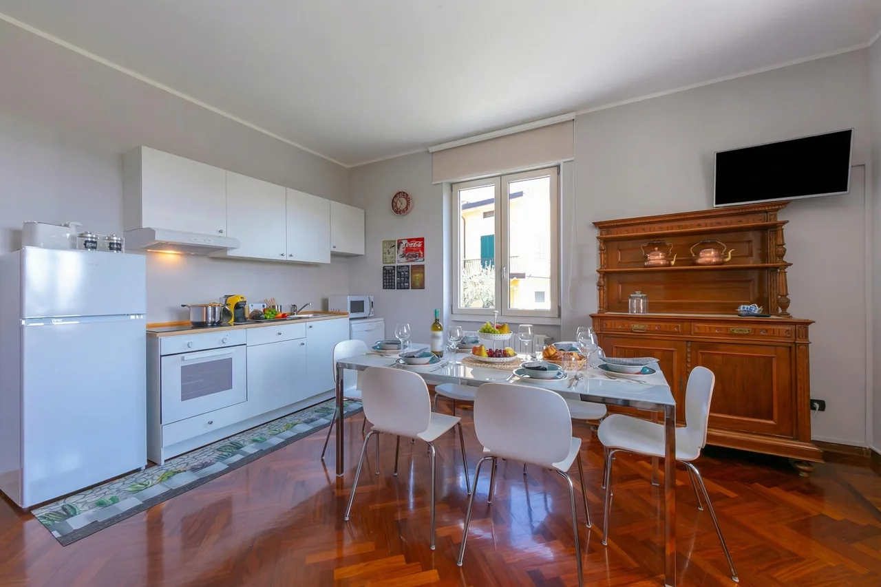 La Maison Fleurie Appt Girasole 2BR Terrace + Free Parking photo 2