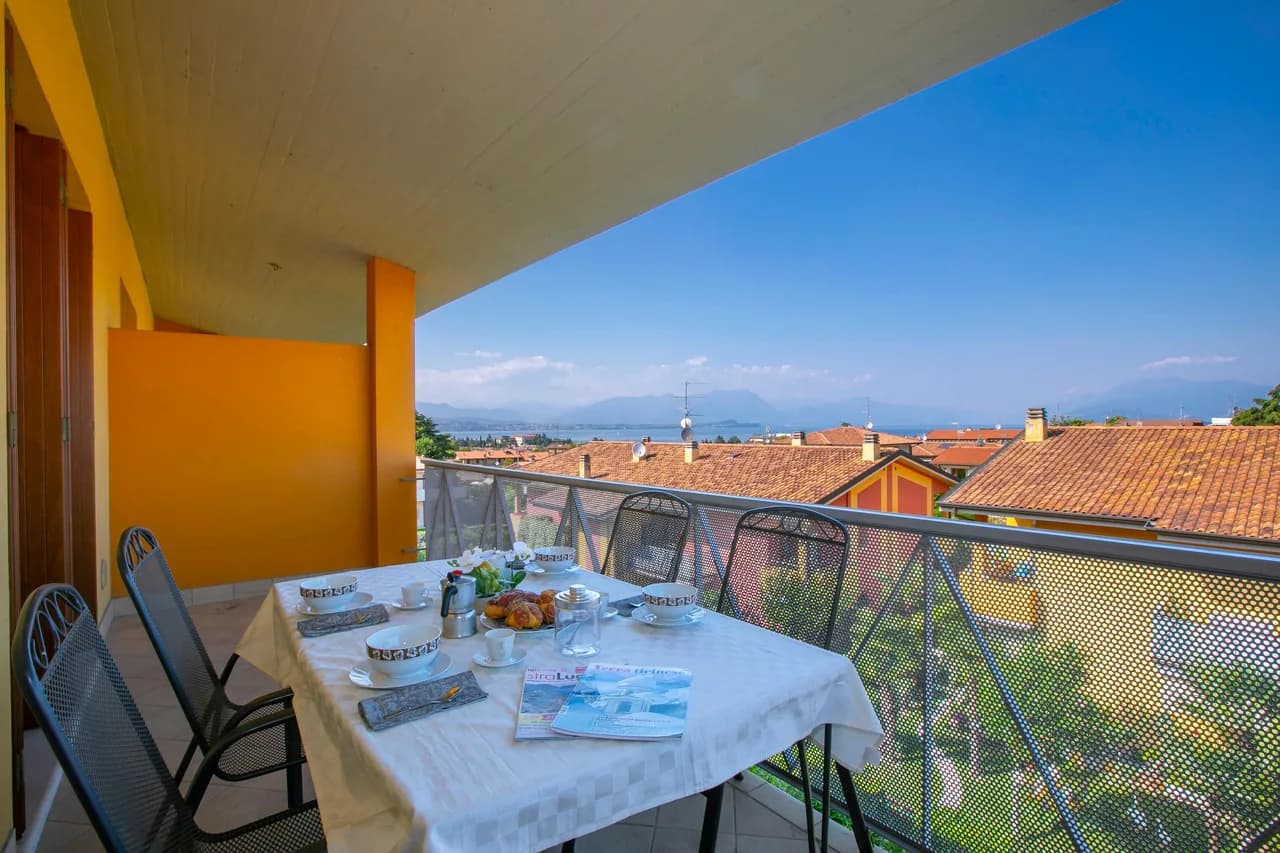 Lake View Apartment in Desenzano del Garda photo 2