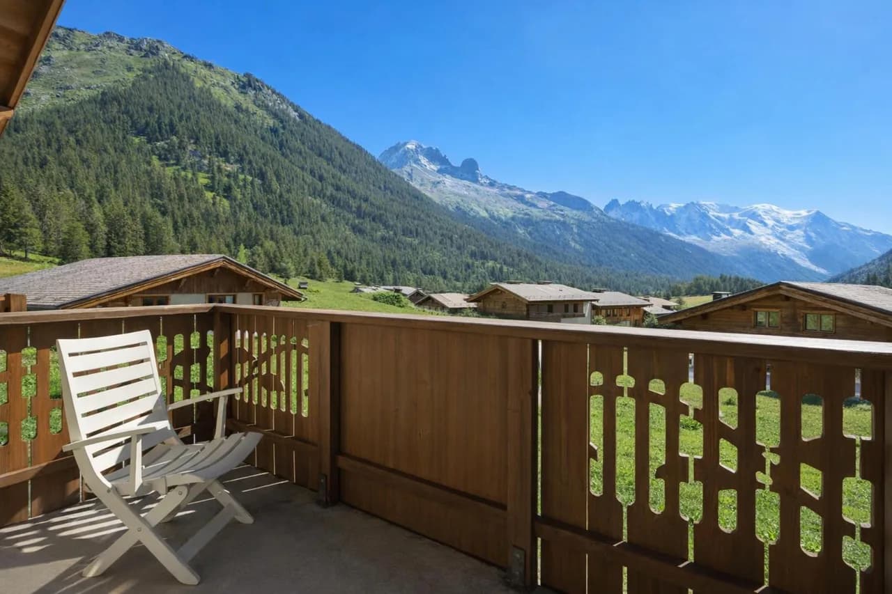 Apt BecD4 Chalet-Style w/ Parking for 8 photo 2