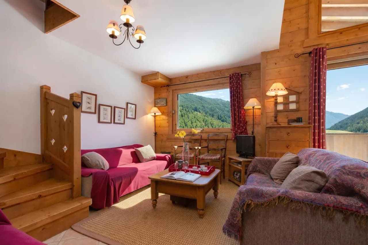 Apt BecD4 Chalet-Style w/ Parking for 8 photo 3