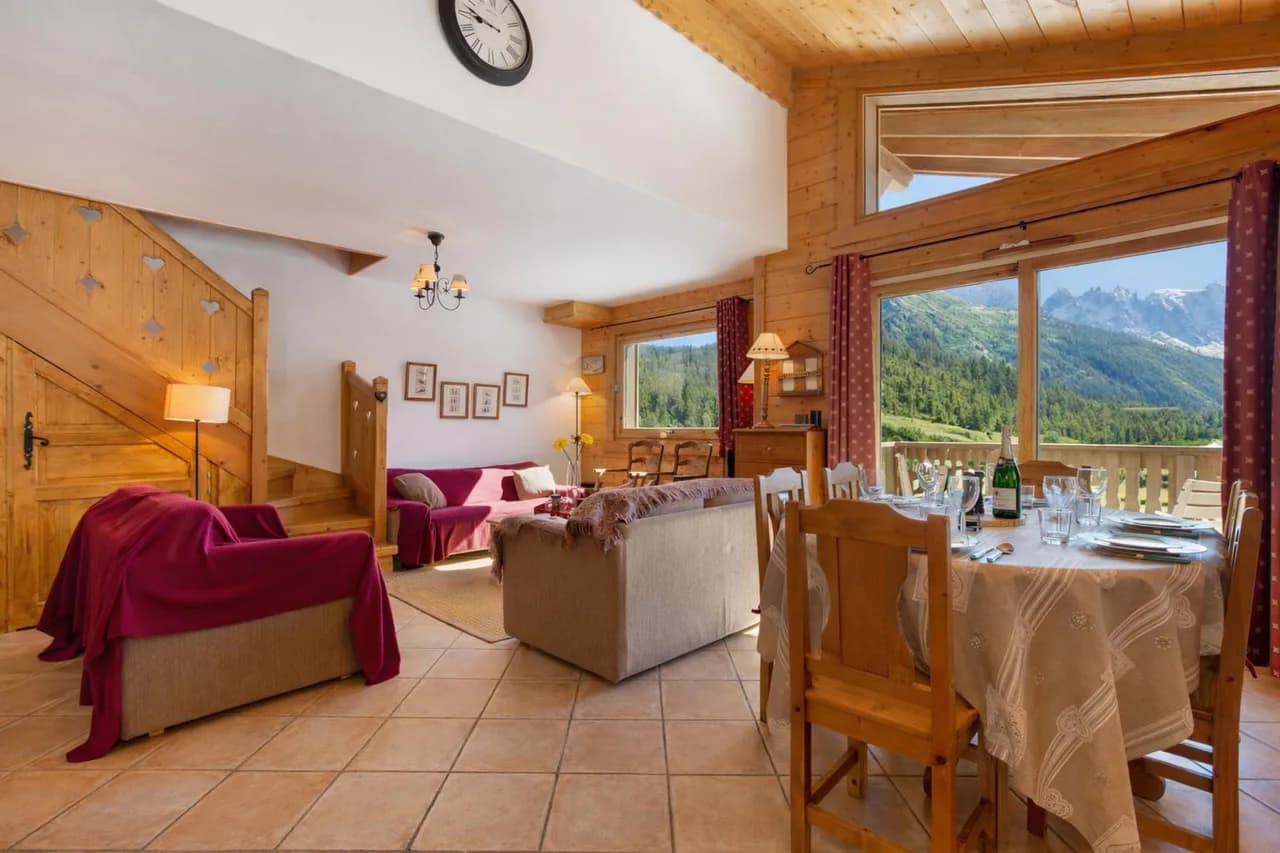 Apt BecD4 Chalet-Style w/ Parking for 8 photo 4