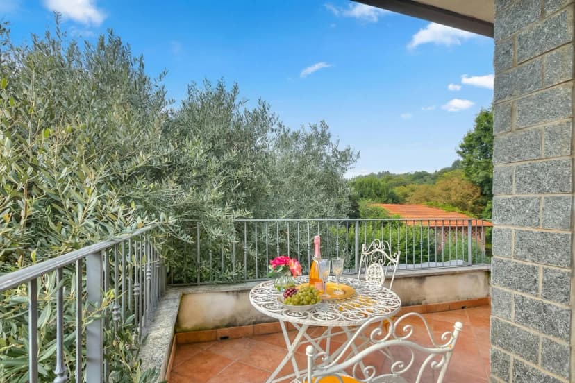 Connie's Apartment Modern 2BR, Private garden, Mountain Views in Monvalle