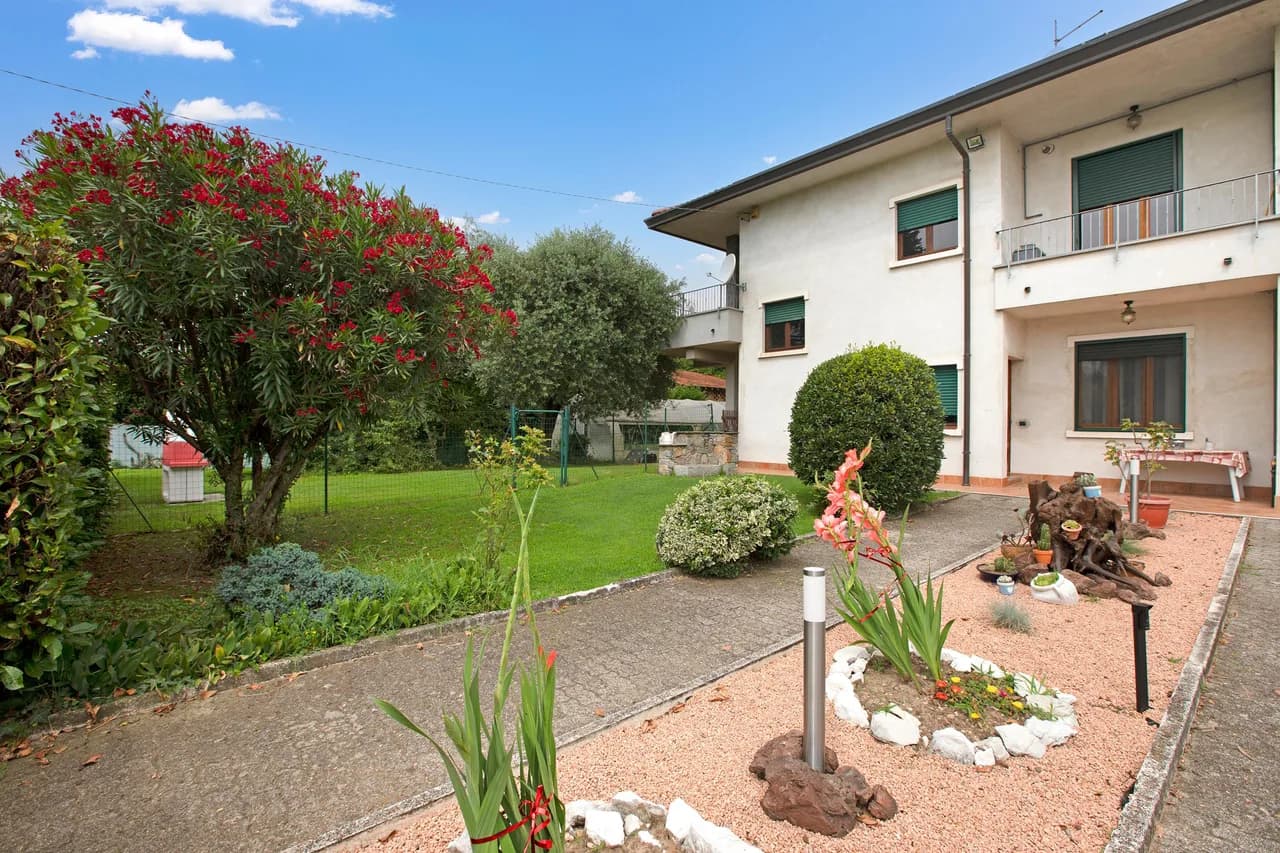Connie's Apartment Modern 2BR, Private garden, Mountain Views in Monvalle photo 4
