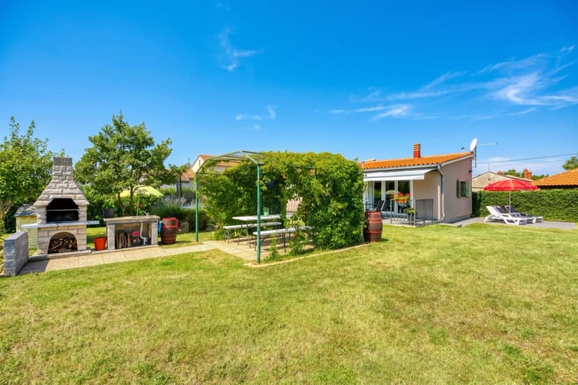 Family Friendly House Kacana - Garden & BBQ