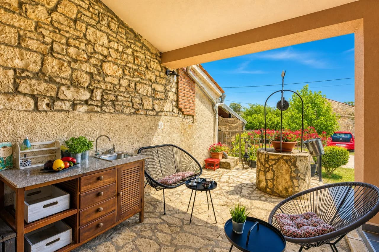 Family Friendly House Kacana - Garden & BBQ photo 3