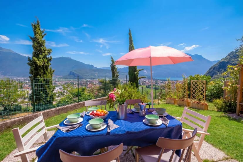 Casa Turchese with Private Garden, Pool and Tennis