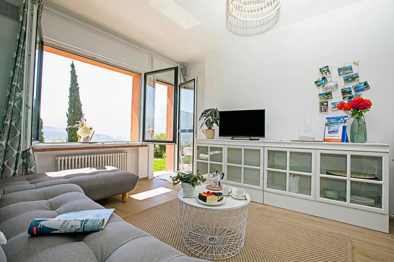 Private Garden Apartment in Riva del Garda photo 4