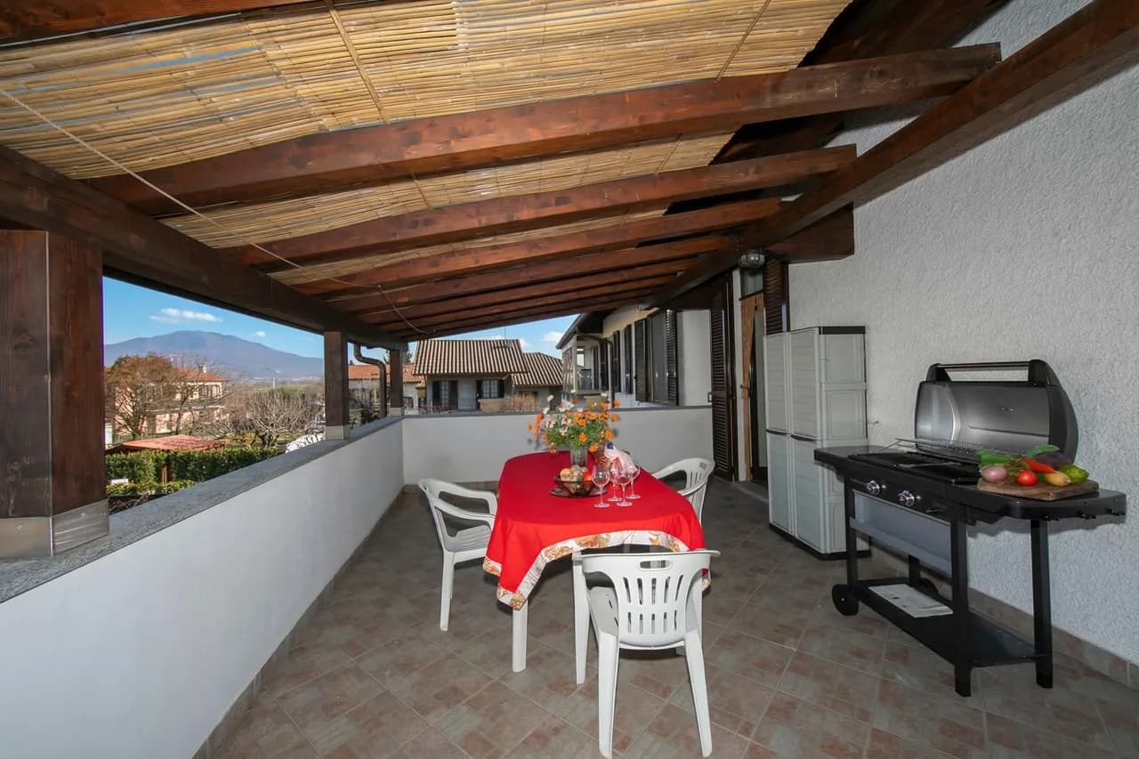 Salty-Water Pool Apartment in Leggiuno photo 2
