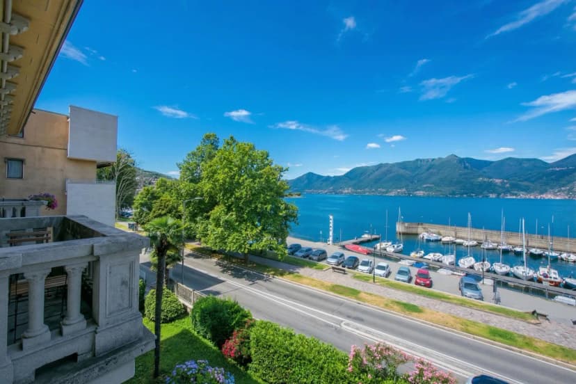 Residenza Oleandro - Lake View Balcony in Luino Center