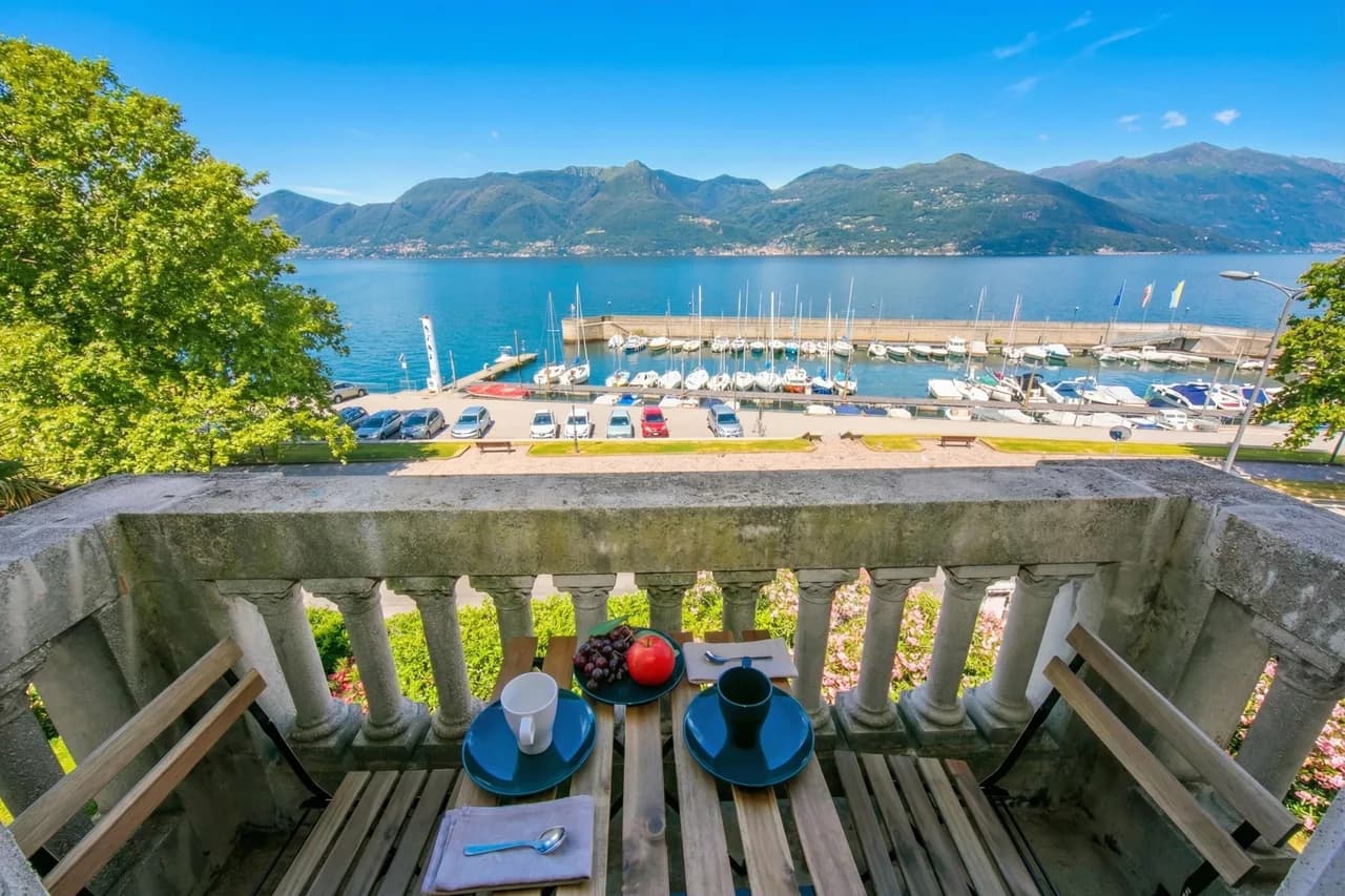 Residenza Oleandro - Lake View Balcony in Luino Center photo 2