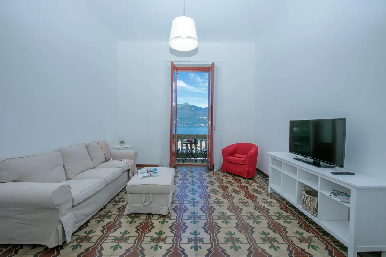 Residenza Oleandro - Lake View Balcony in Luino Center photo 3