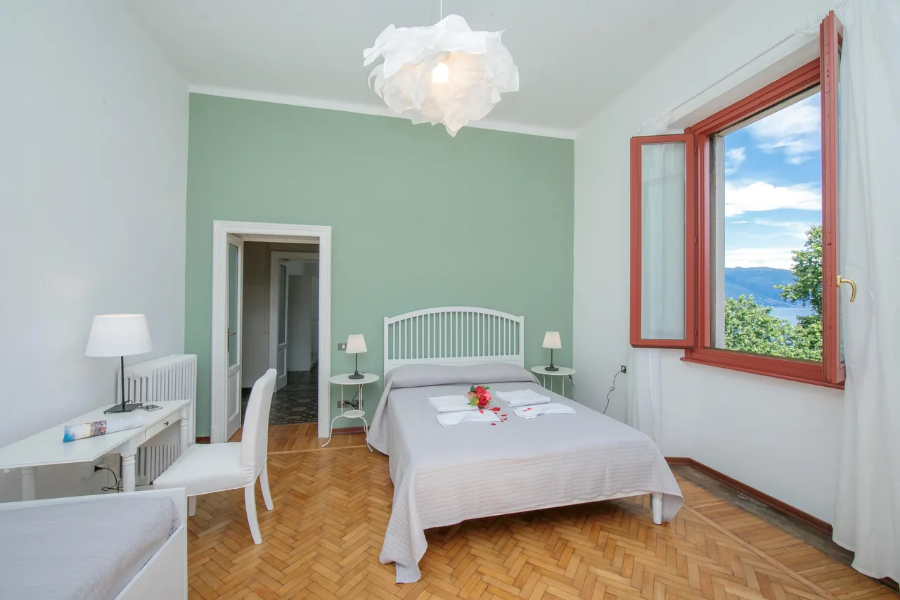 Residenza Oleandro - Lake View Balcony in Luino Center photo 5