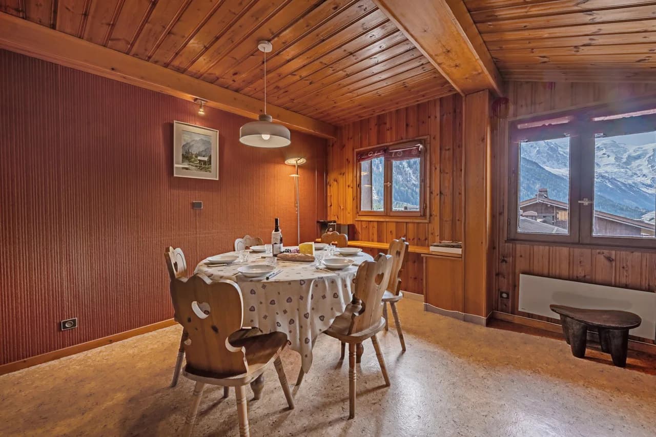 Chalet-Style Apartment with Mont Blanc Views in Argentière photo 2