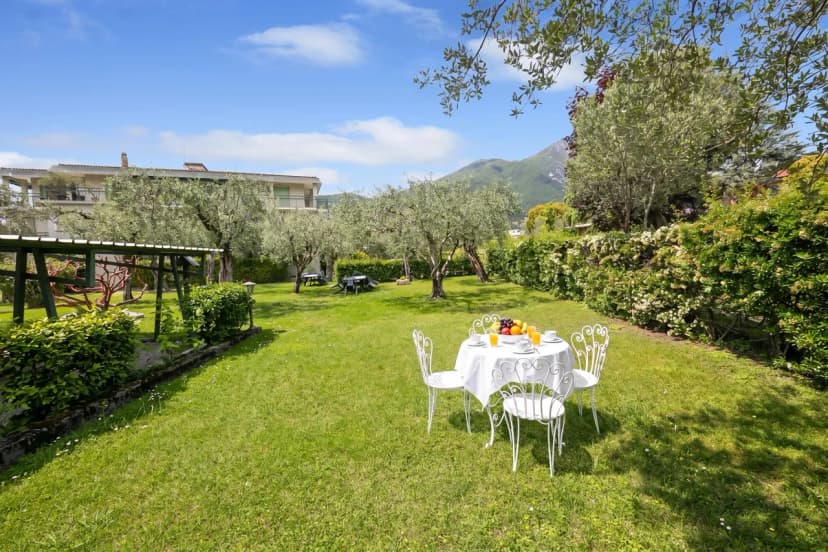 Margherita near lake - Family Friendly