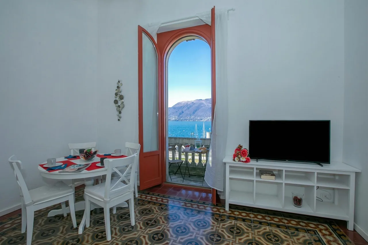 Lake View Apartment in Luino Center photo 2