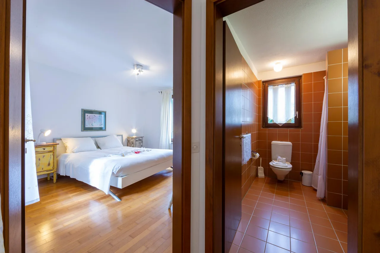 Scenic Balcony Apartment in Muralto, Ticino photo 5