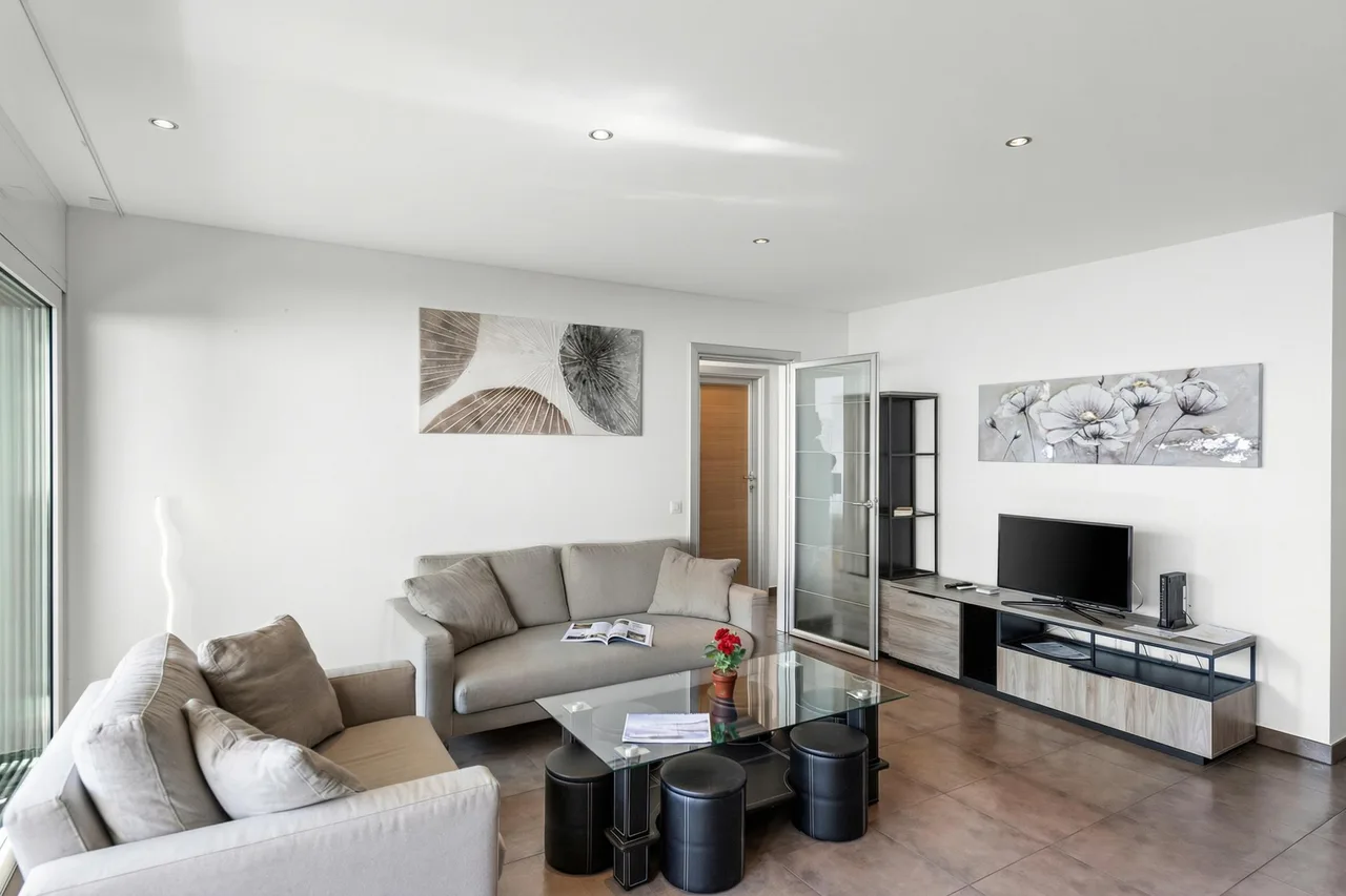 Balcony Apartment in Locarno, Ticino photo 3