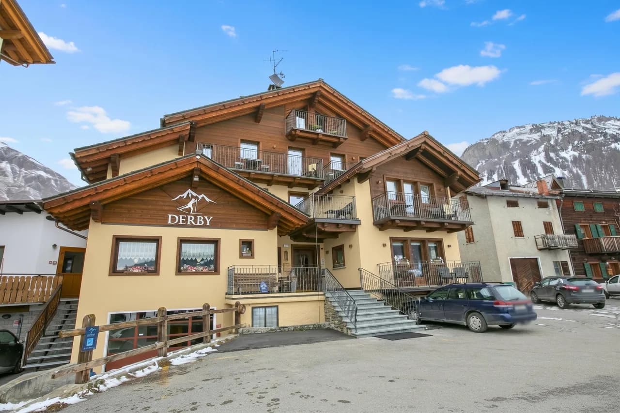 Cozy Apartment Near Ski Slopes in Livigno photo 2