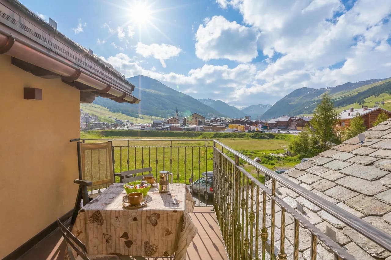 Ski-In Ski-Out Apartment in Livigno photo 2
