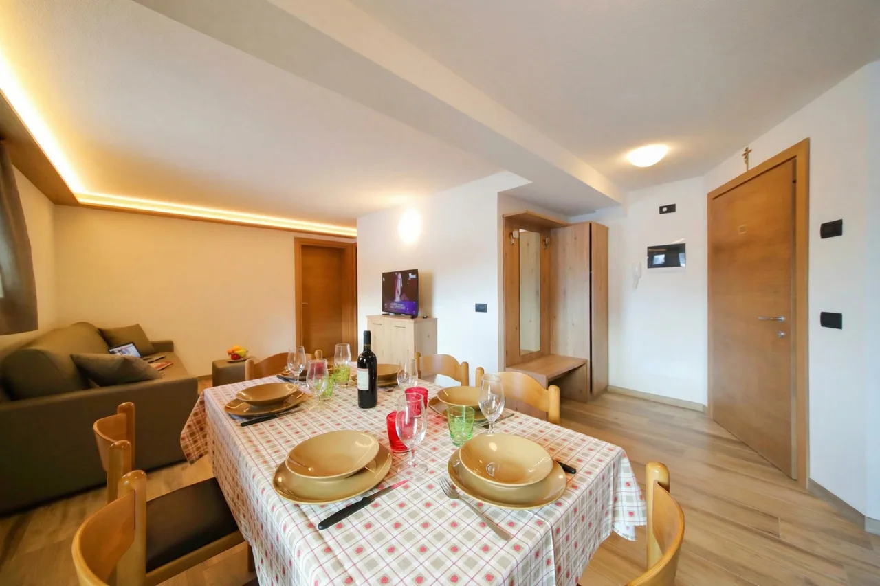 Ski-In Ski-Out Apartment in Livigno photo 4