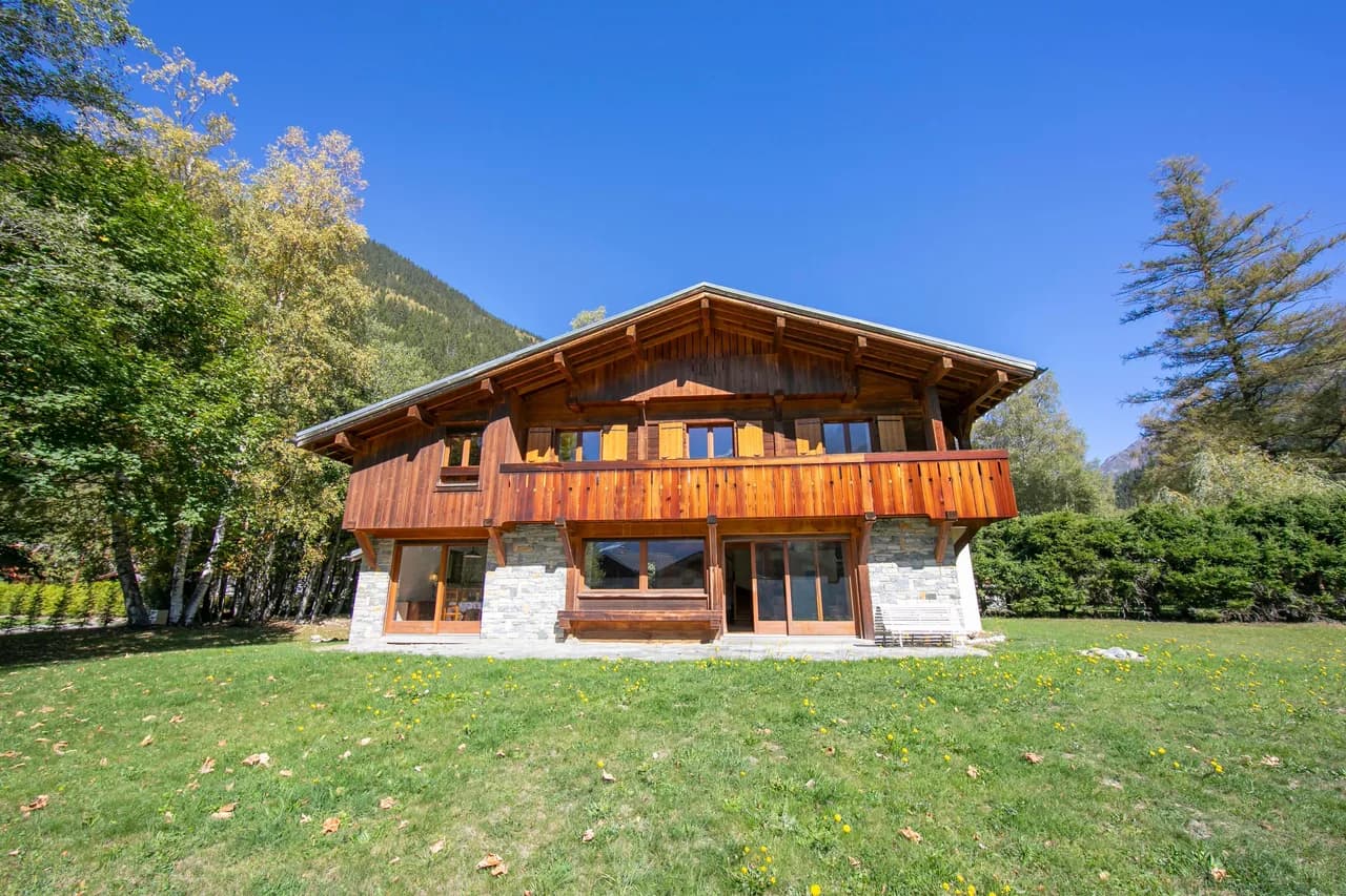 Charming Mountain-View Chalet in Chamonix