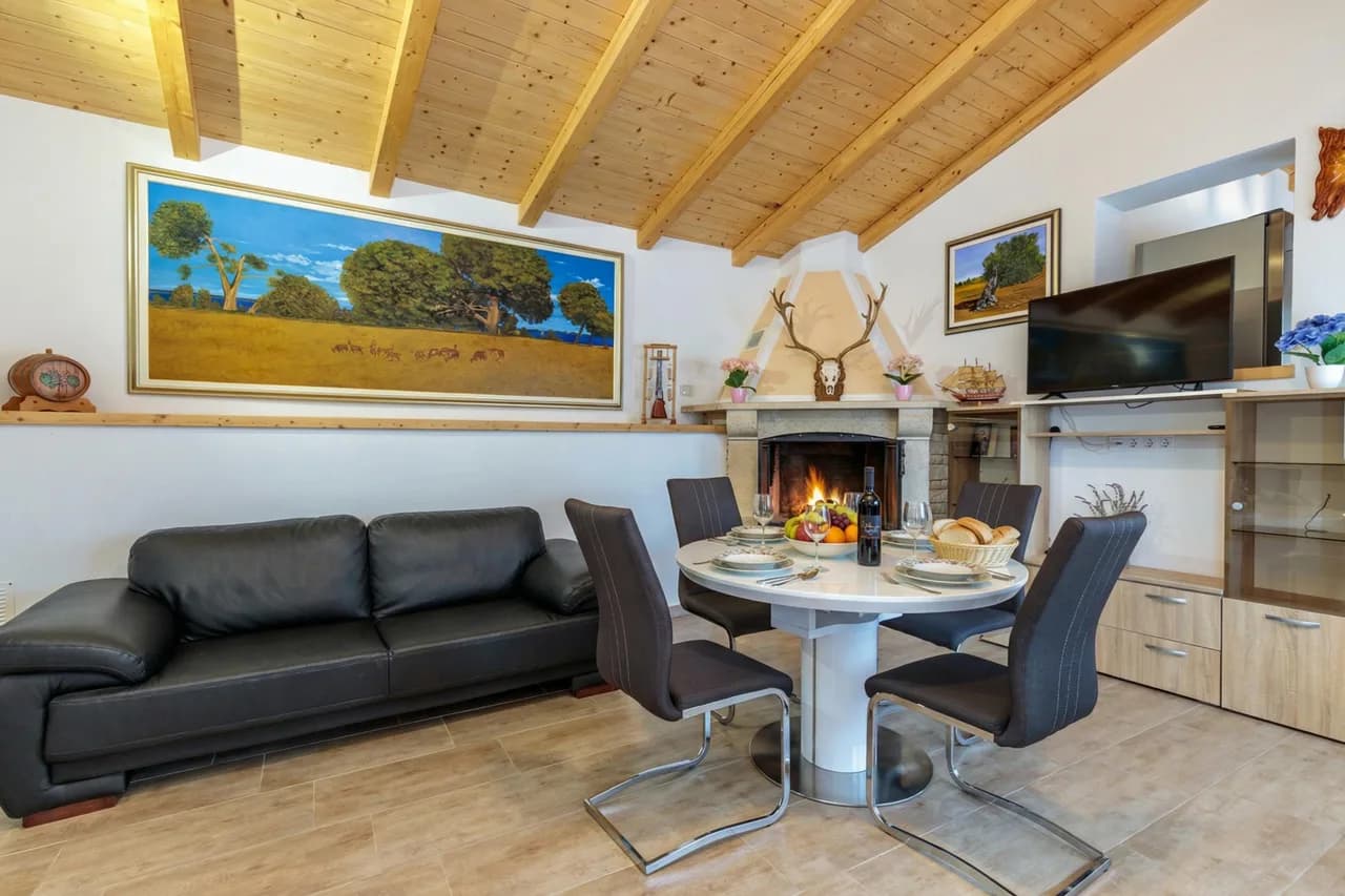 Pool and Spa Vacation Home in Fažana photo 3