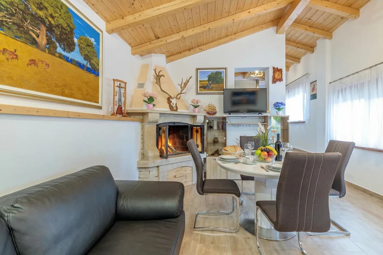 Pool and Spa Vacation Home in Fažana photo 4