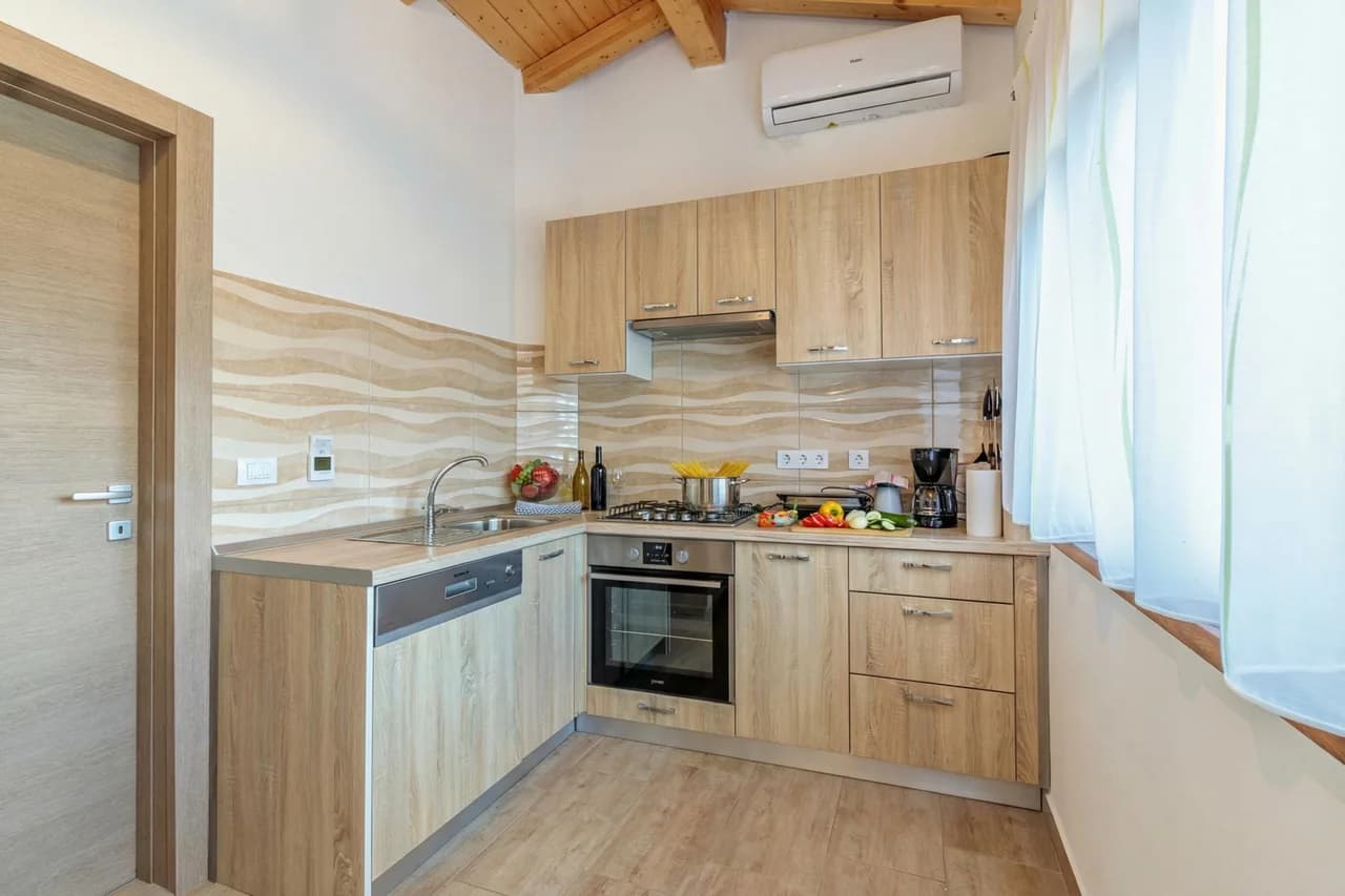 Pool and Spa Vacation Home in Fažana photo 5
