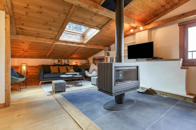 Le Beaulieu Chamonix Penthouse Loft | Fireplace & Views