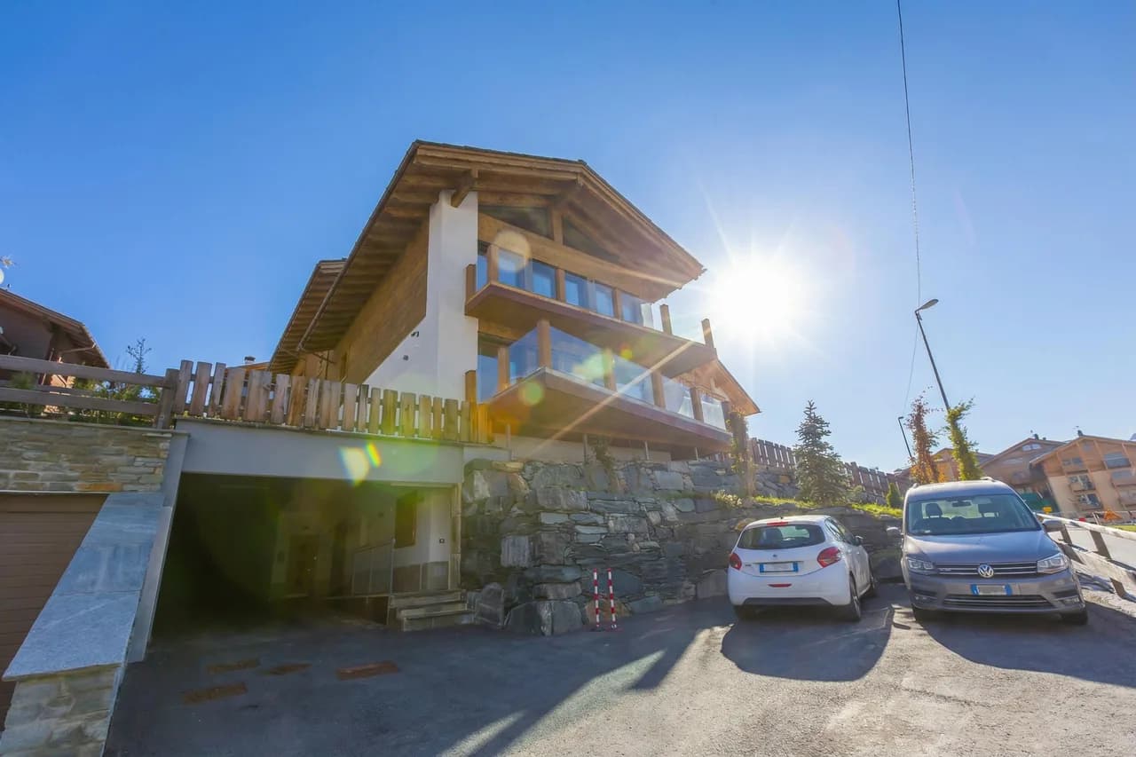 Charming Mountain View Apartment in Livigno photo 3