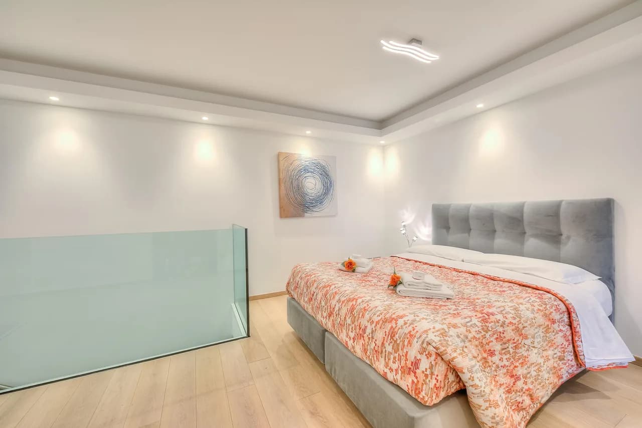 Garden Terrace Apartment in Paradiso, Ticino photo 4