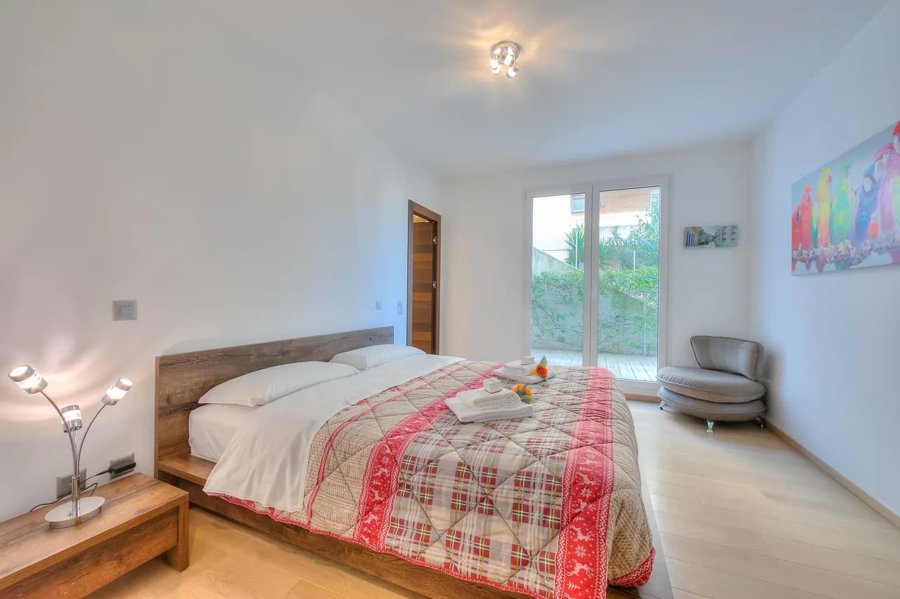 Garden Terrace Apartment in Paradiso, Ticino photo 5
