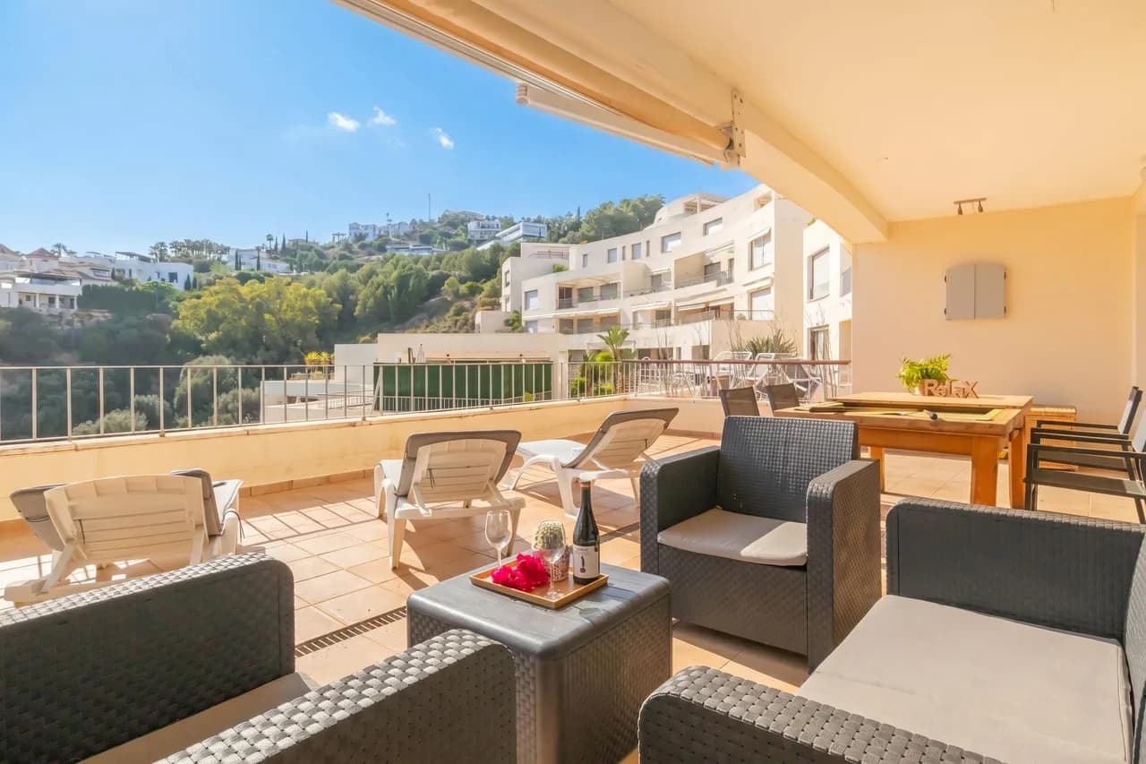 Mountain View Apartment with Pool in Marbella photo 2