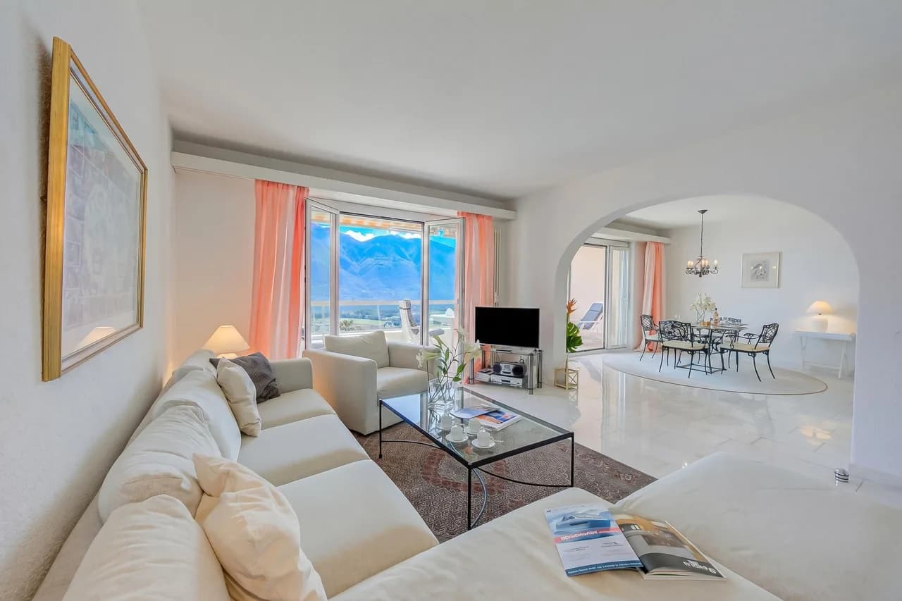 Terrace-Dining Apartment in Ticino photo 3