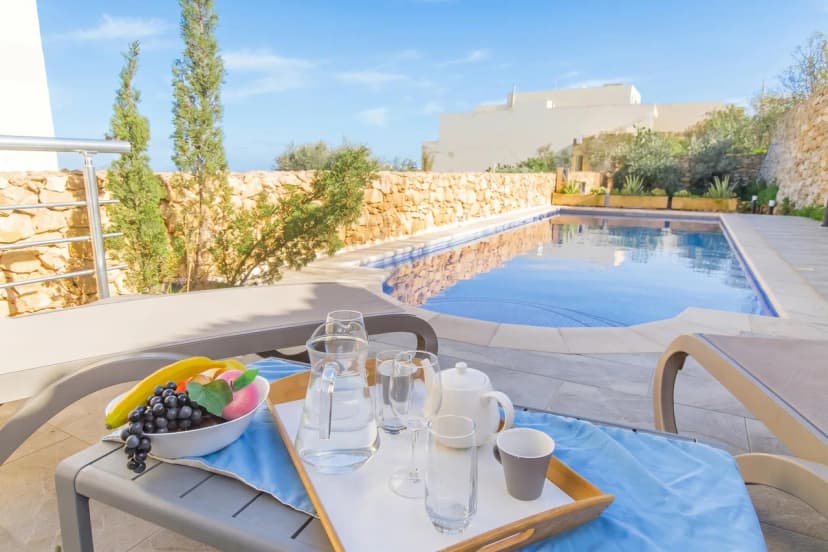 Ta'Siku Gozitan villa + Pool & hot tub