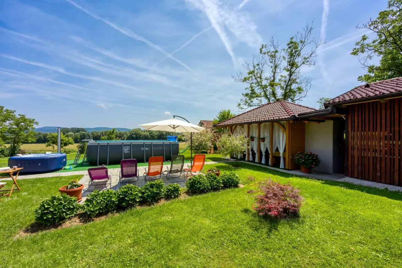 Luxury Poolside Vacation Home in Gradac photo 4