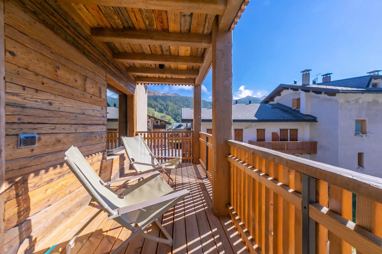 Modern Ski-In Ski-Out Apartment in Livigno photo 2