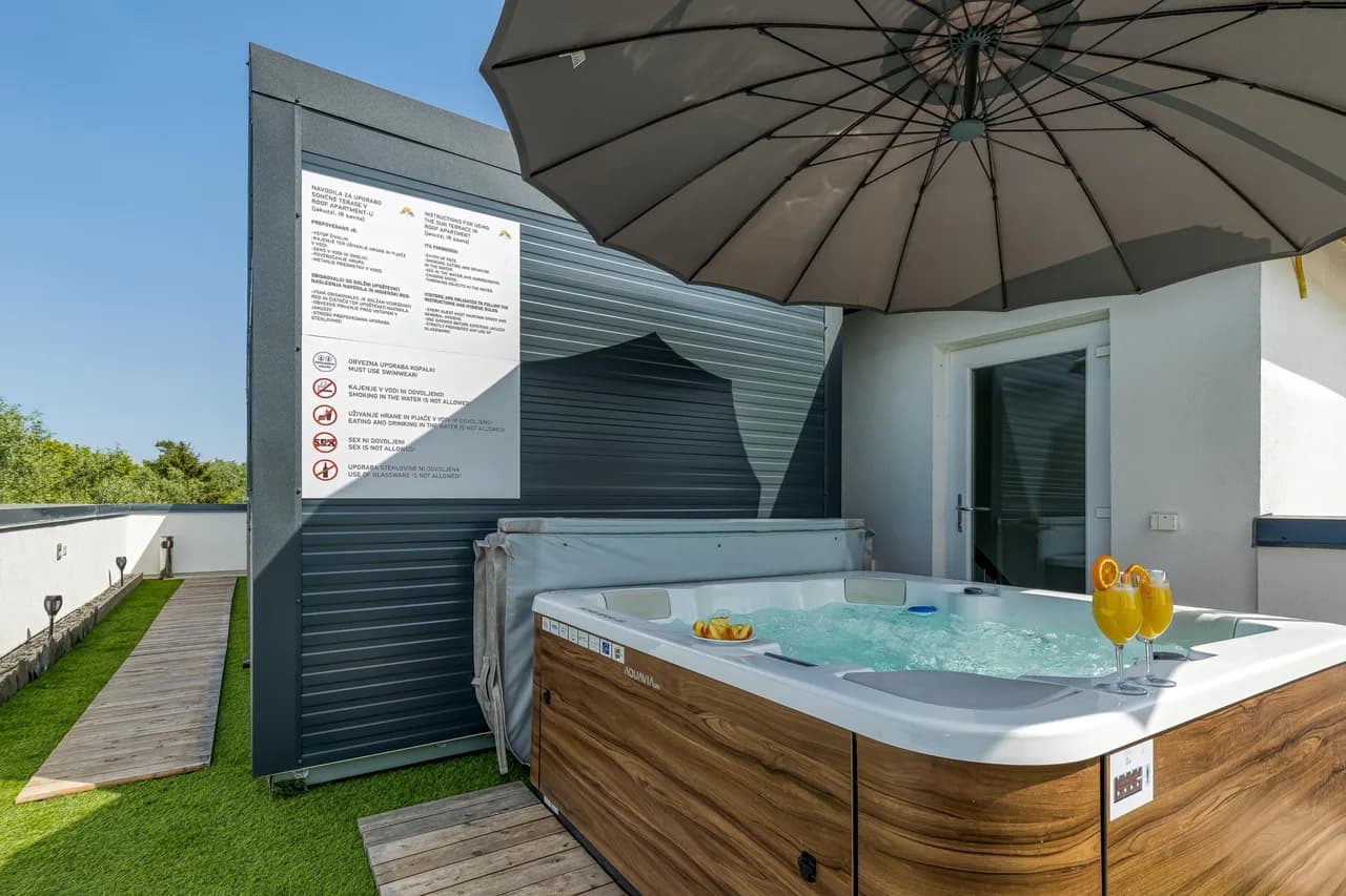 Rooftop Home With Whirlpool & Sauna photo 2