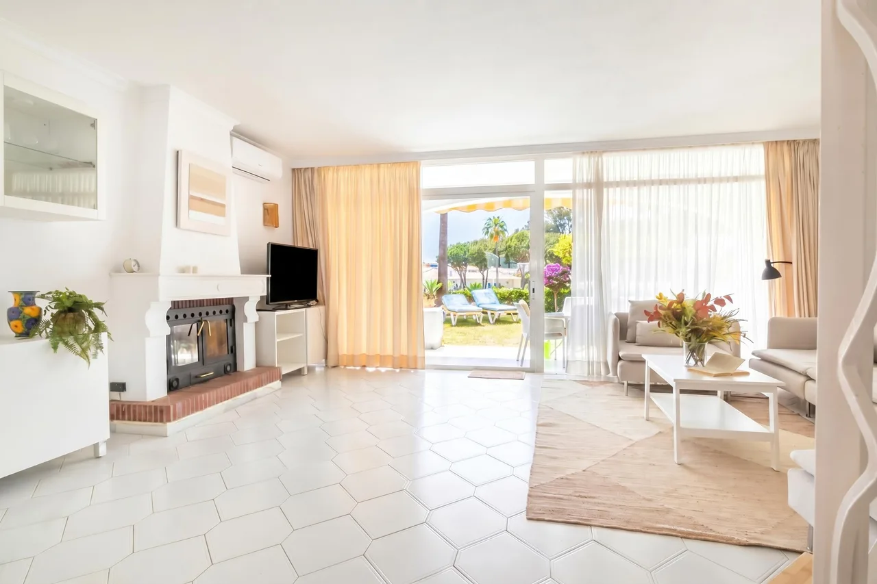Charming Townhome Near Beach in Mijas Costa photo 5