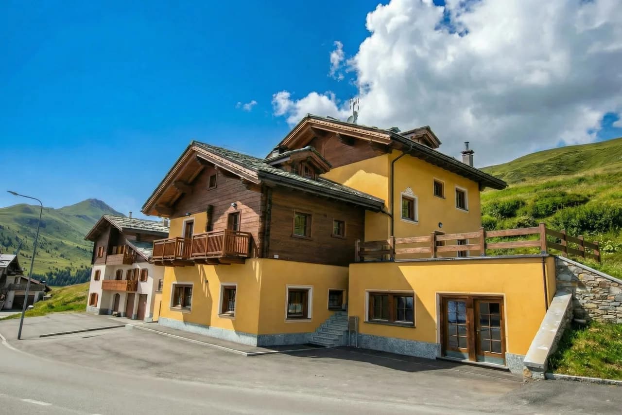 Chalet-Style Apartment in Livigno photo 2
