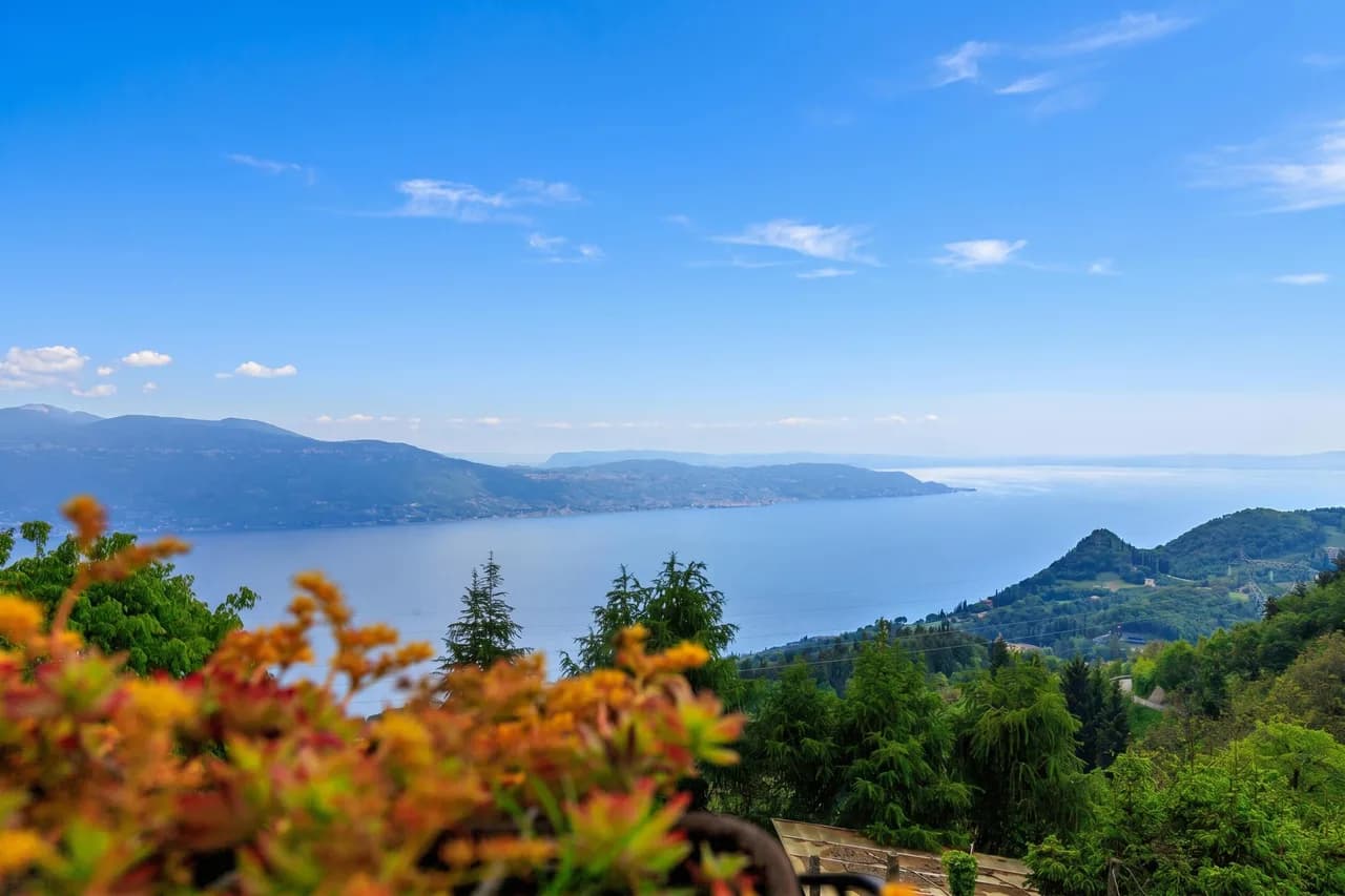 Panoramic Lakeview Villa in Gargnano photo 3