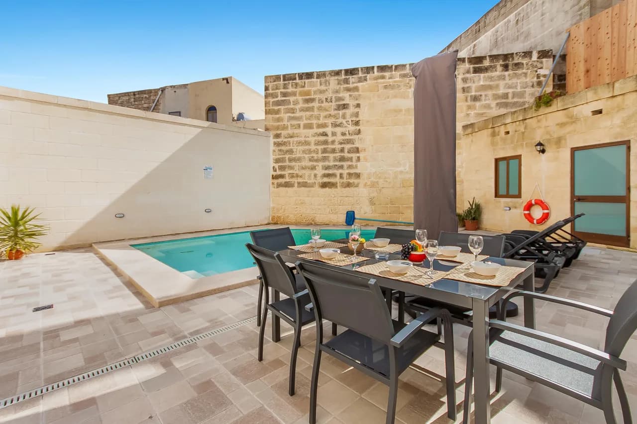 Spacious Villa with Two Pools in Nadur, Gozo photo 3