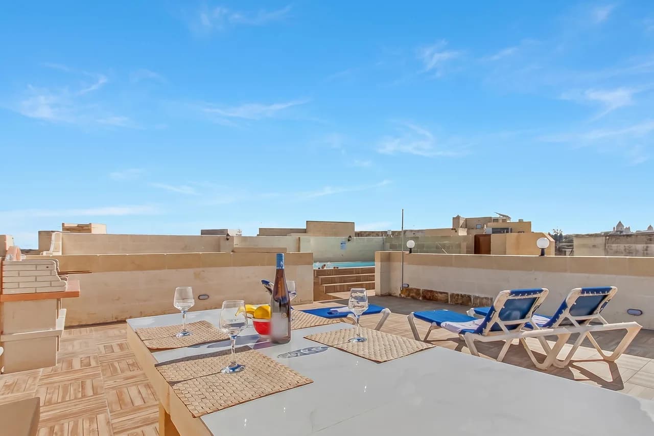 Spacious Villa with Two Pools in Nadur, Gozo photo 4