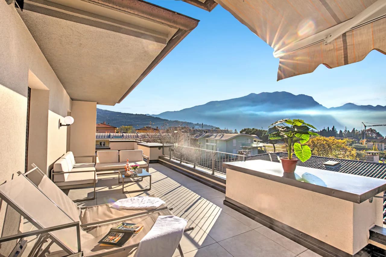 Lakeside Apartment with Large Terrace in Riva del Garda