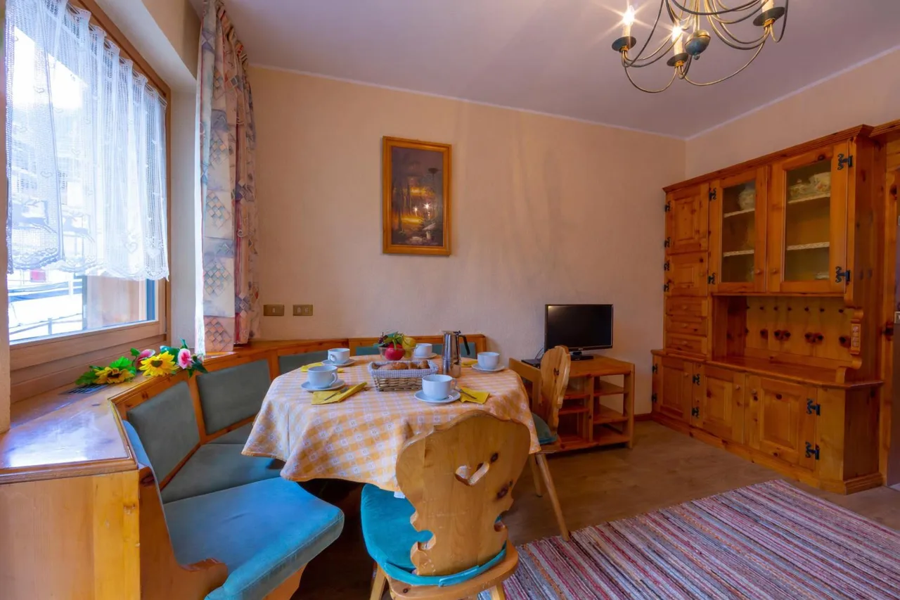 Luxury Mountain-View Apartment in Livigno photo 4