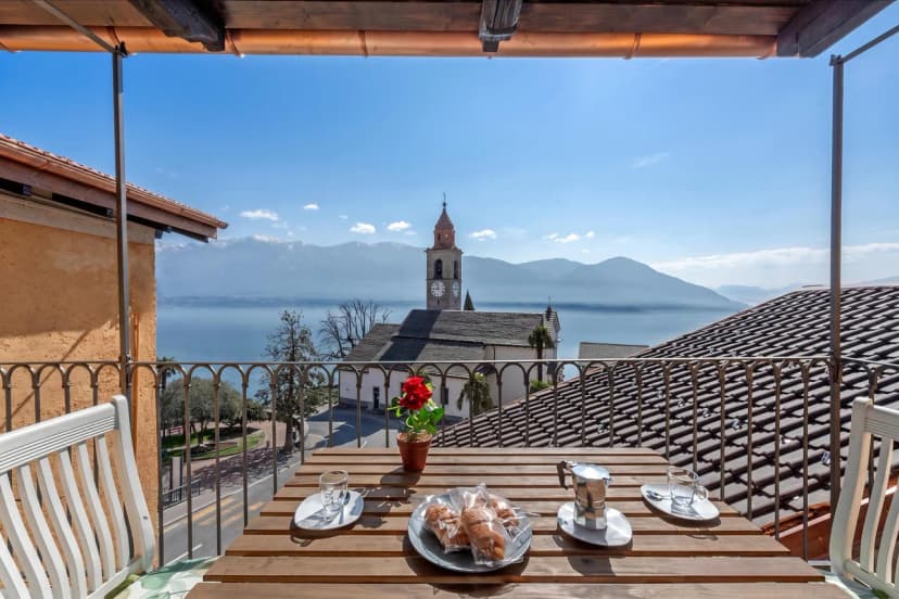 Red View Apartment with Balcony Terrace