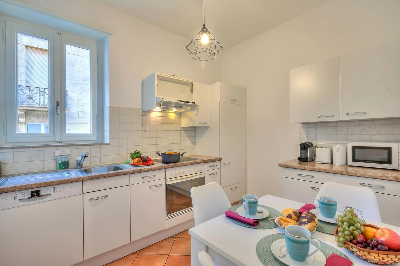 Bellinzona in Centro: Lift, Parking, Sleeps 6 photo 4