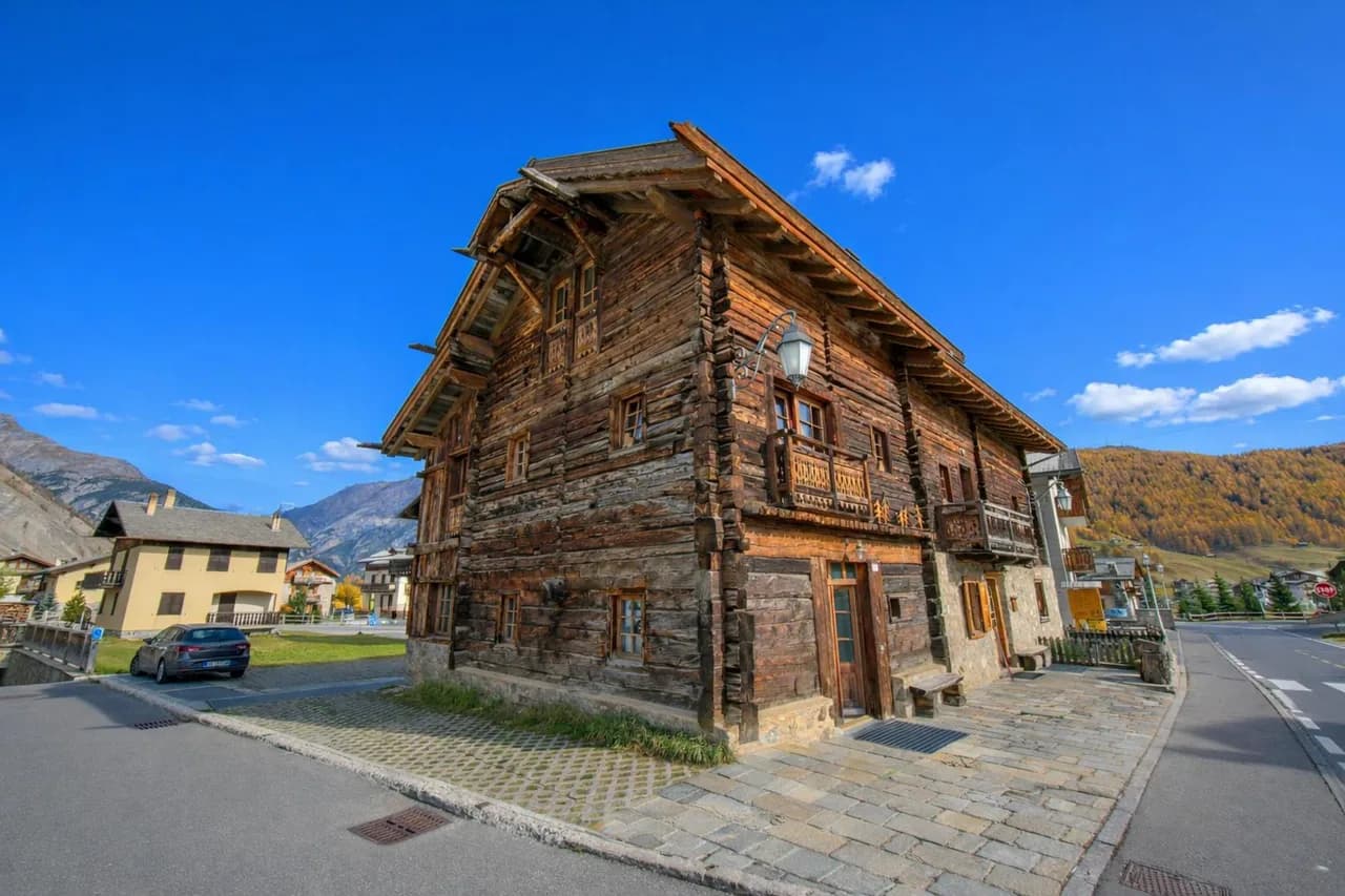 Scenic Mountain-View Apartment in Livigno
