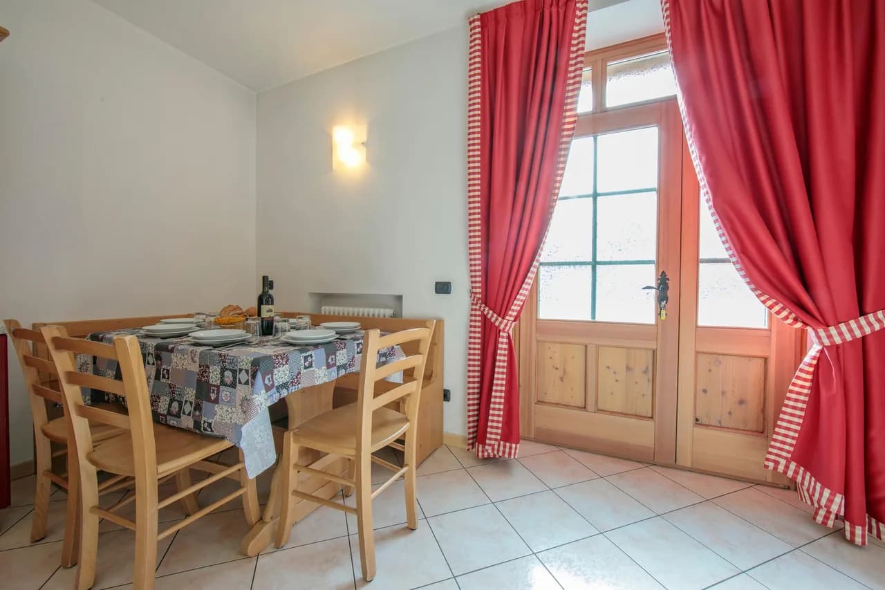 Scenic Mountain-View Apartment in Livigno photo 3