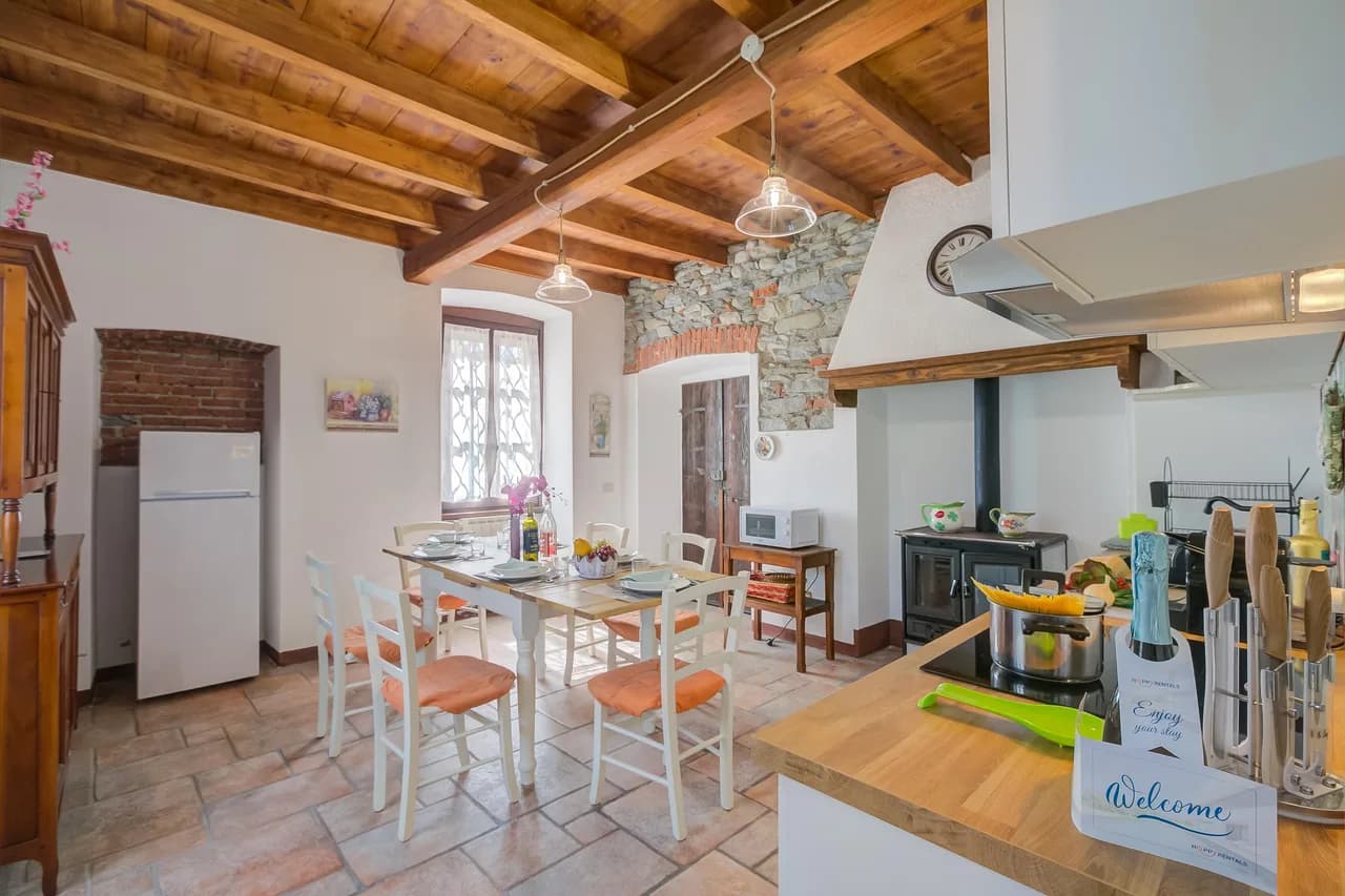 Charming Villa with Garden in Brebbia photo 2